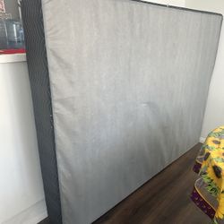 Free Queen Base 8”