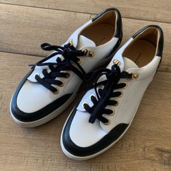Woman’s golf shoes, size 7