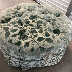 Beautiful Tufted Ottoman in Excellent Condition