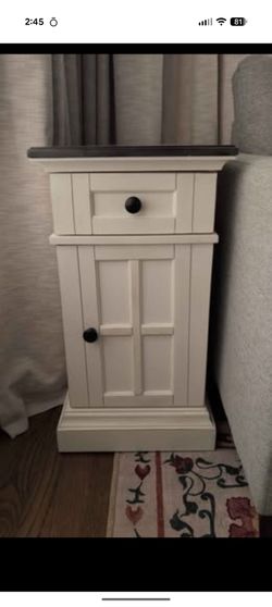 Tresanti Nightstands with Power x2