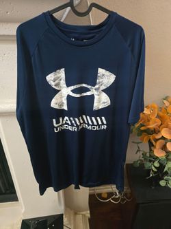 Under Armour short sleeve tee. Large distressed logo on front. Lightweight athletic fabric. Classic crew neck. Easy everyday sporty look. Need look at