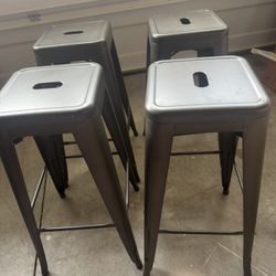 Tengo Un Set De 4 Banco Sin Respaldo Para Barra De Cocina O Para Bar, I Have A Set Of 4 Benches Without Backrest For Kitchen Bar Or Bar