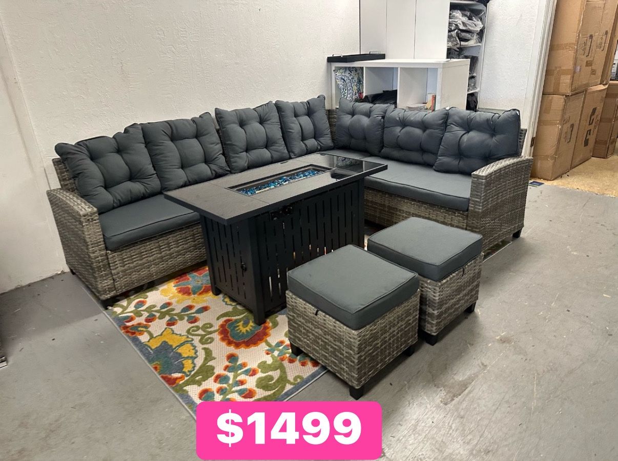 New inbox patio set (we finance and deliver)($54 down,90 day no interest payment plan)