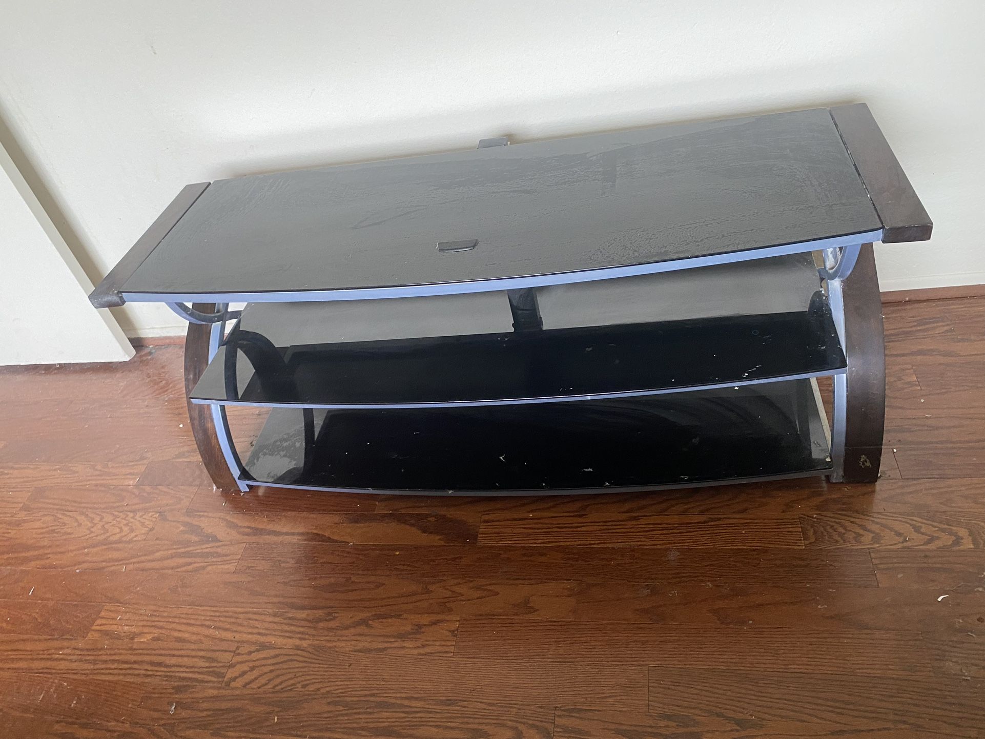 TV Stand – Used, Sturdy, Minor Damage