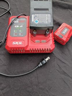 SKIL BATTERY CHARGER WITH BATTERY & USB ADAPTER