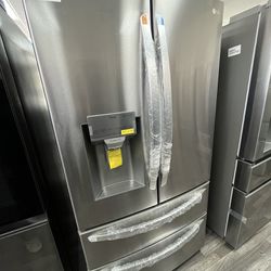 (MSRP $3099 / NOW $1599) LG 28 Cu Ft 4 Door Smart Refrigerator w/ Ice & Water in PrintProof Stainless Steel