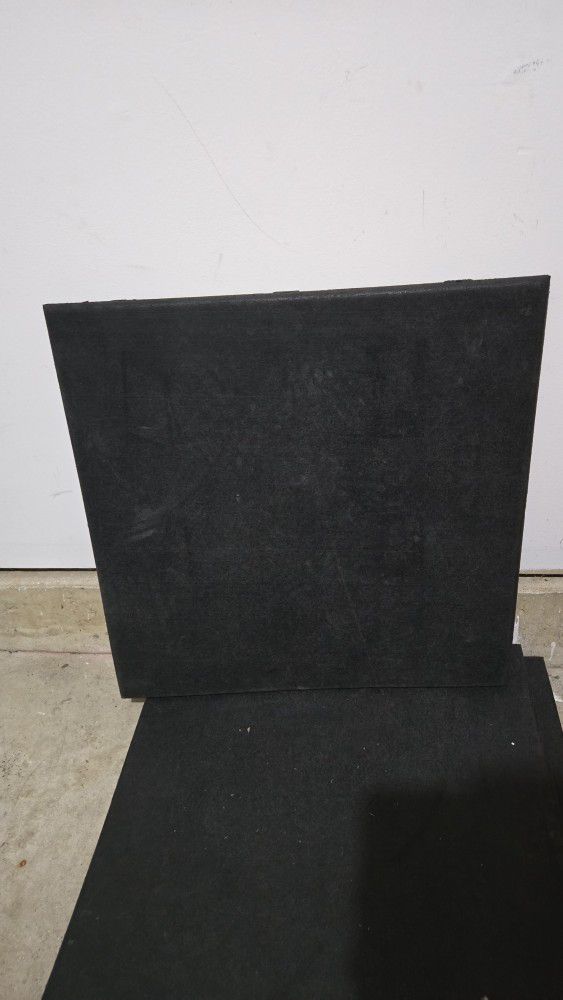 Rubber Gym Tiles (24"×24"×1") Count: 11