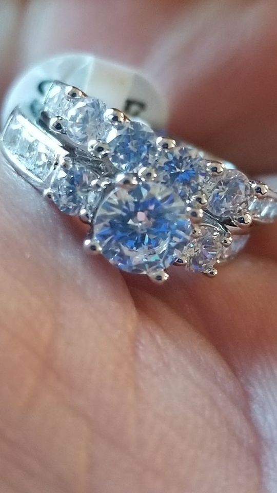 Gorgeous Round cut Women's Wedding Engagement Promises Ring Size 6