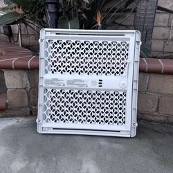 Baby Safety Gate/ Gray Plastic/ 26”-42”