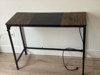 HOOBRO 39.3-inch Desk with Power Outlets and USB Ports