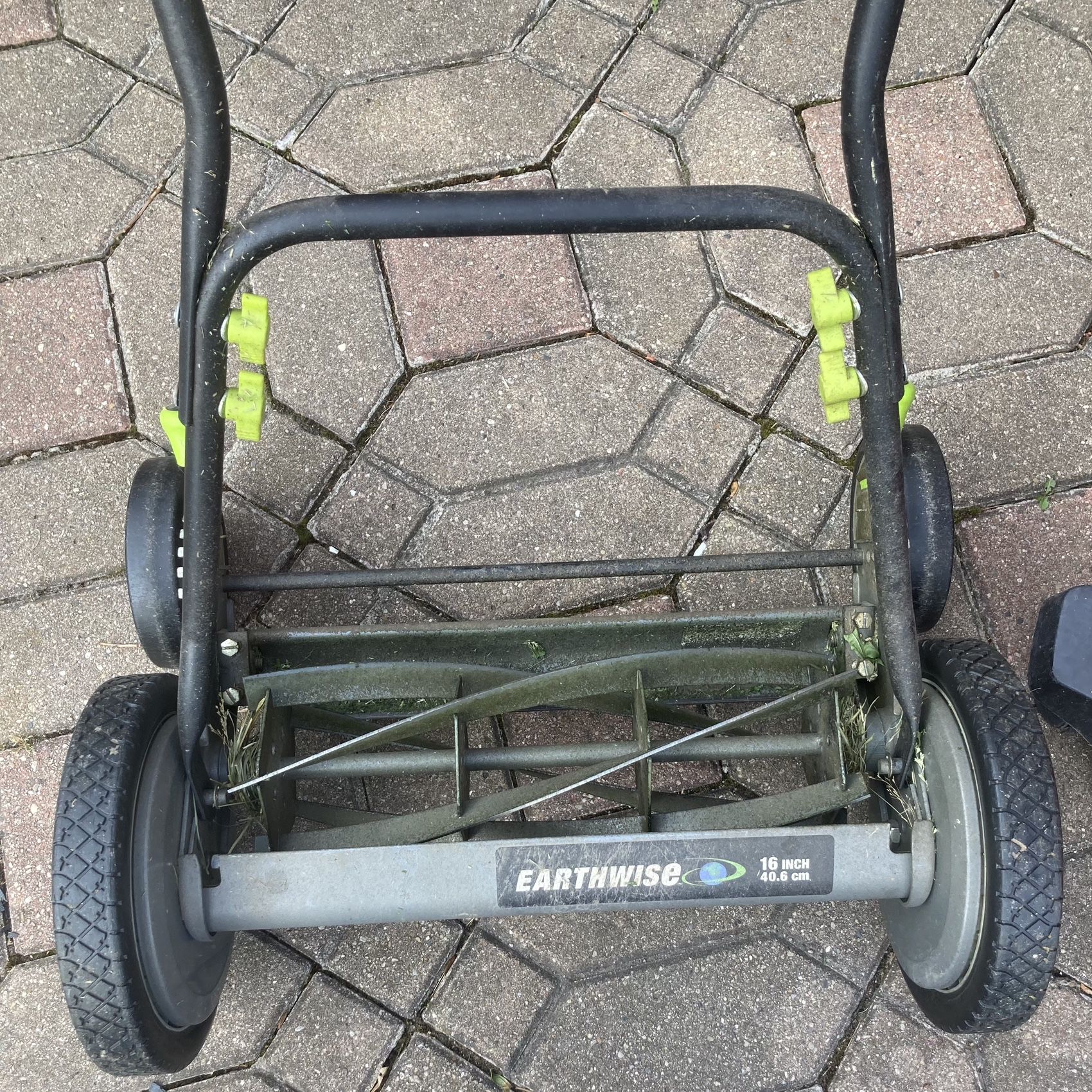 Earthwise 1715-16EW 16-Inch 7-Blade Push Reel Lawn Mower, Grey for