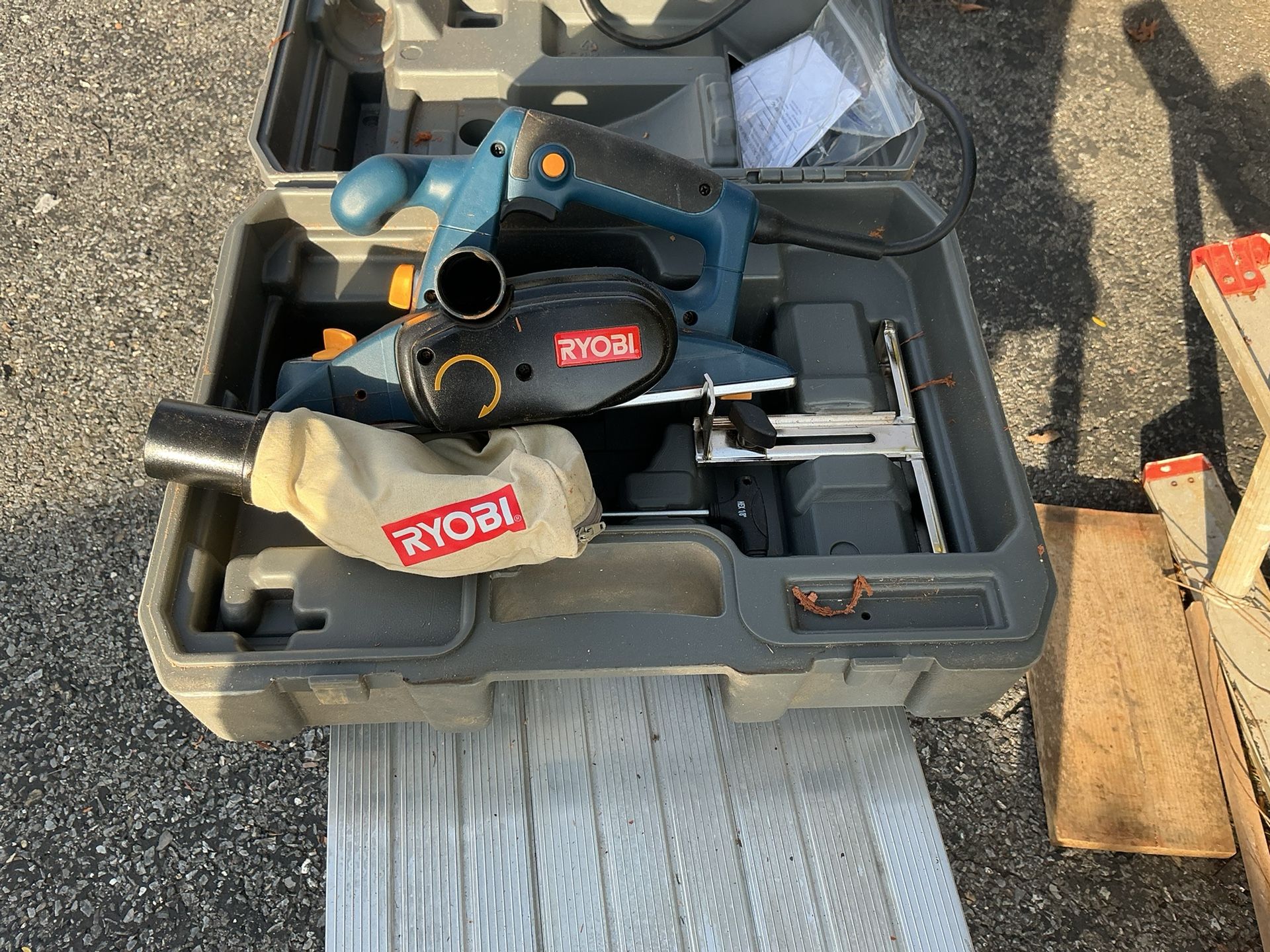 Ryobi Hand Planer with case and accessories