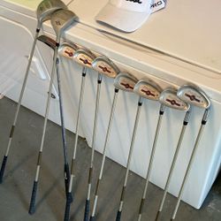 Women’s Wilson Pro Staff Golf Club Set With Putter