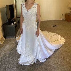 Wedding Dress Size 12 Brand New Never Worn