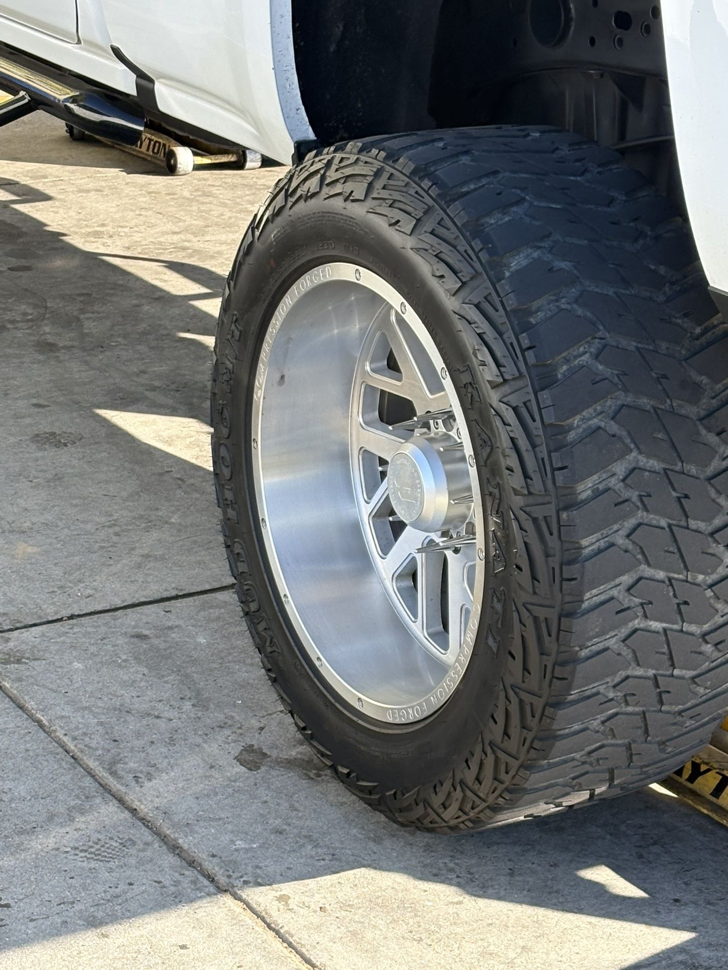 Axe Compression Forged Wheels 22x12” 