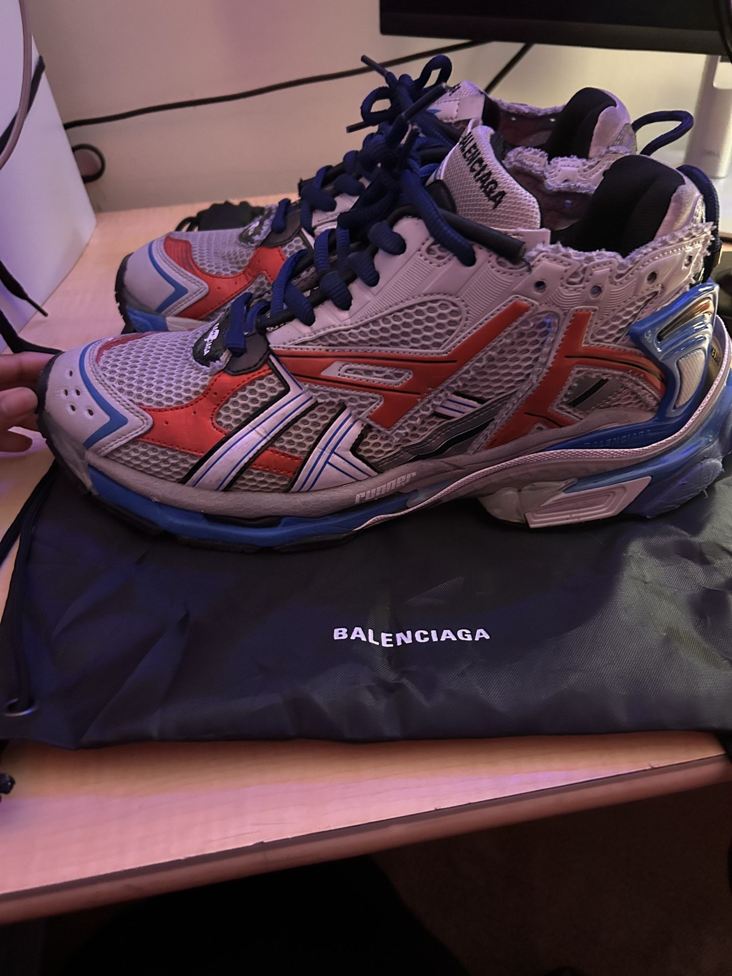‼️Need This Gone‼️ Throwin deals For Balenciaga Runners