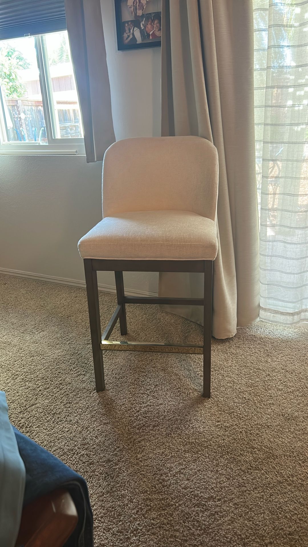 1 Bar Stool