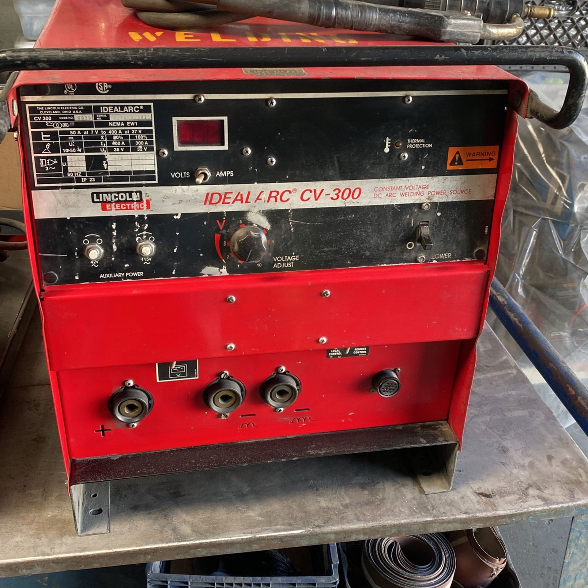 CV-300 Idealarc Lincoln Welder