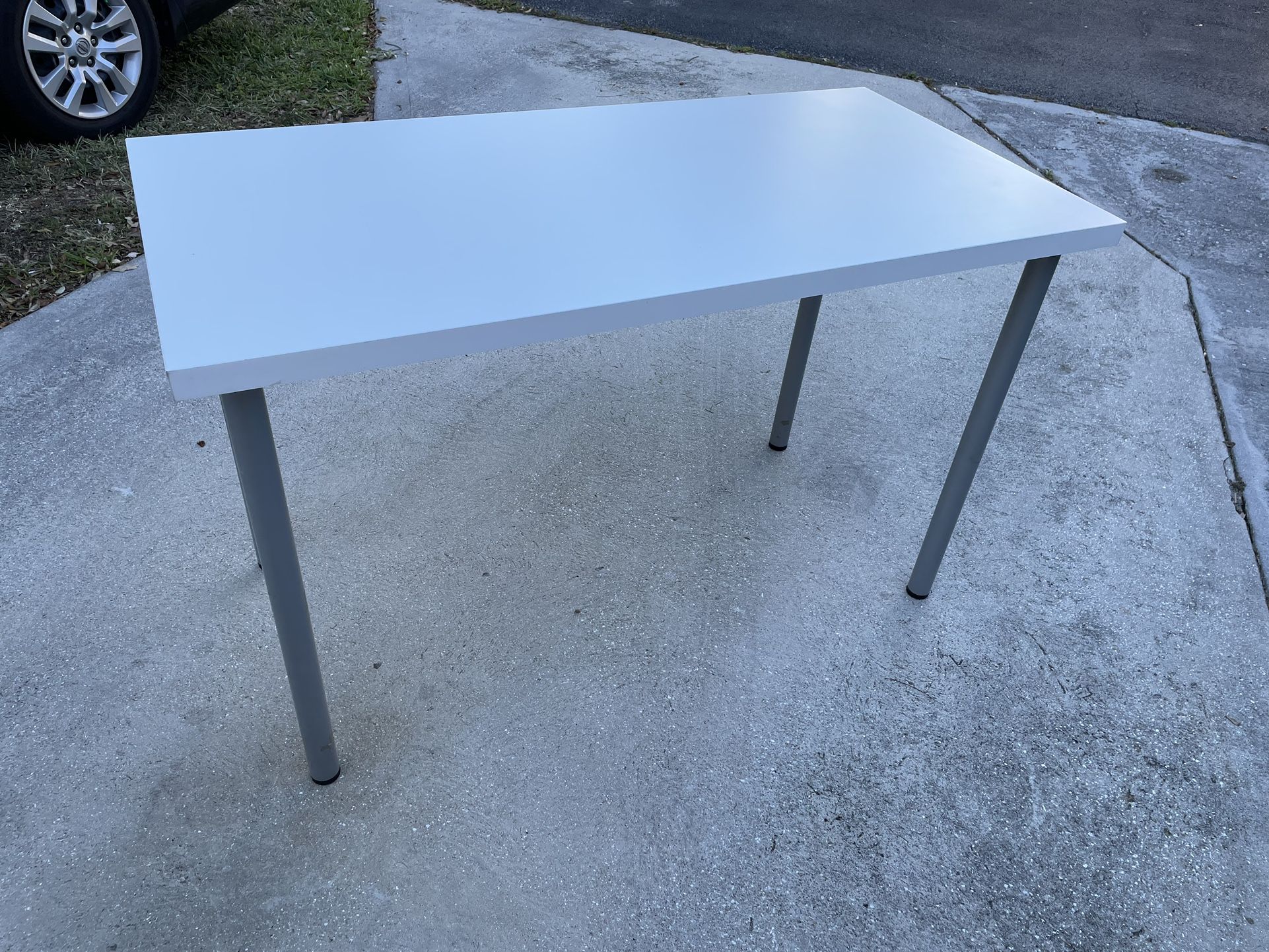 Desk Table 47”W X 23”1/2D X 29”H In Good Condition $50 Firm In Price