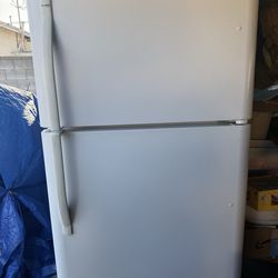 Kenmore 20 cubic feet refrigerator