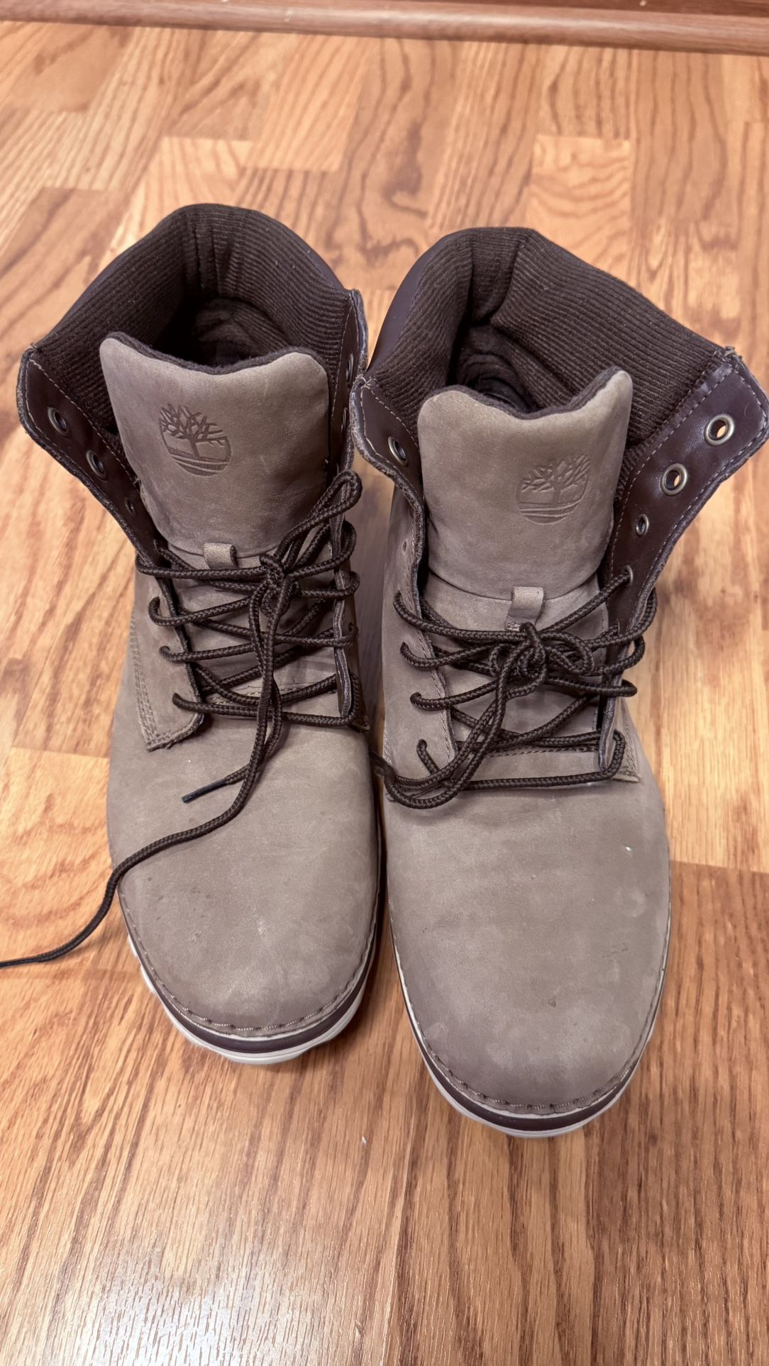 Timberland Brown Leather Boots – Size 10 (EU 41.5)  💰 Price: $85 (or best offer)