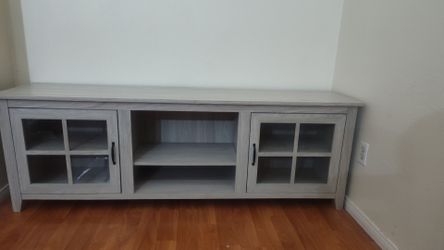 Walker Edison Portsmouth Classic  2 door glass Tv Stand