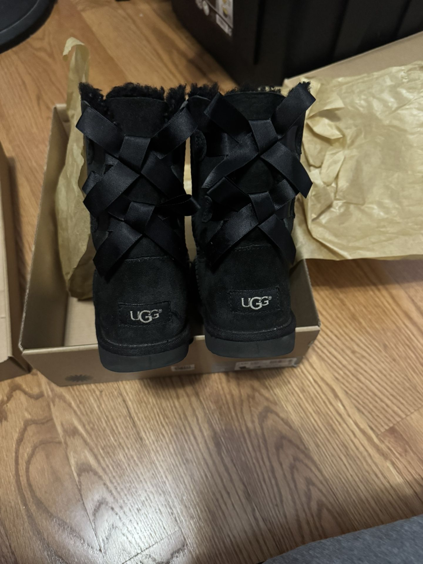 UGG GIRL KIDS BLACK BOW TIE BOOTS SIZE 4