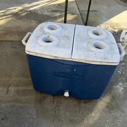 Rubbermaid Cooler 