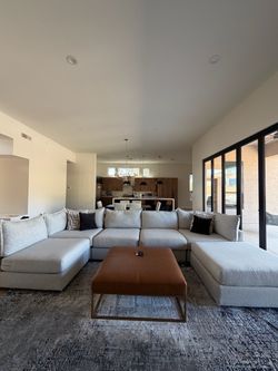 Modern Oversized U-Shaped Sectional Sofa + Ottoman – Excellent Condition
