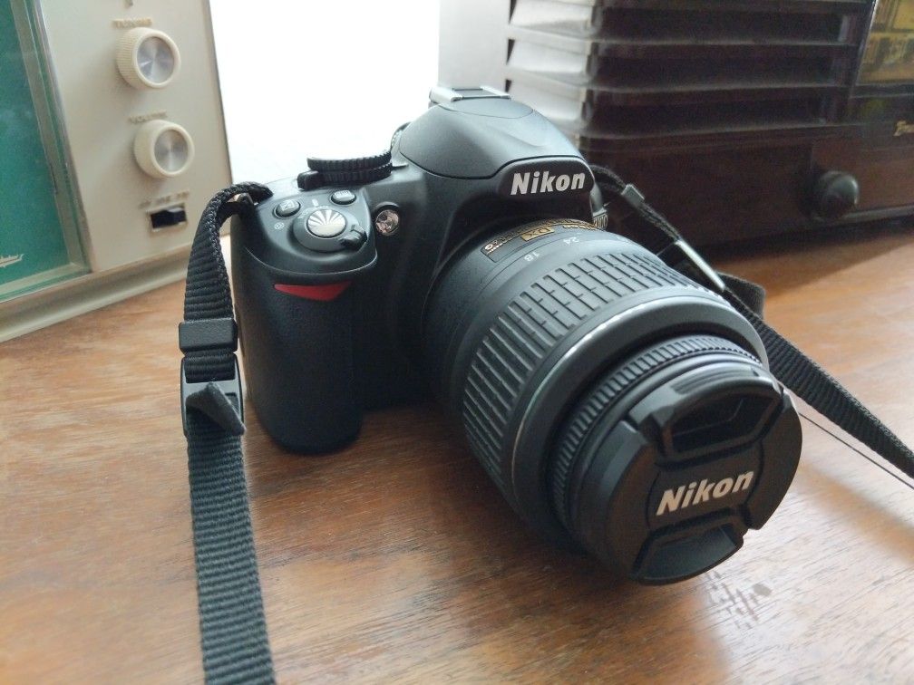 Nikon D3100 w/ Nikon DX AF-S Nikkor 18-55mm 1:3.5-5.6G VR