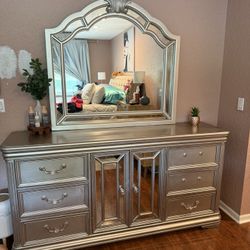 Dresser Set With Mirror 