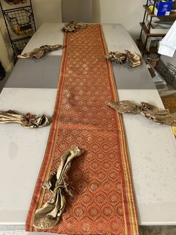 Table Runners W Tablecloths 