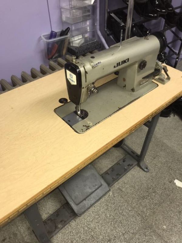 Juki DDL555 Sewing Machine with table and motor. for Sale in Englewood
