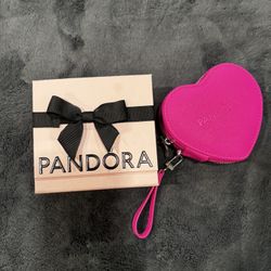 Pandora Brazalete With 3 Charms And A Heart Case