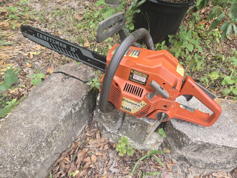 Husqvarna 136 Chain Saw