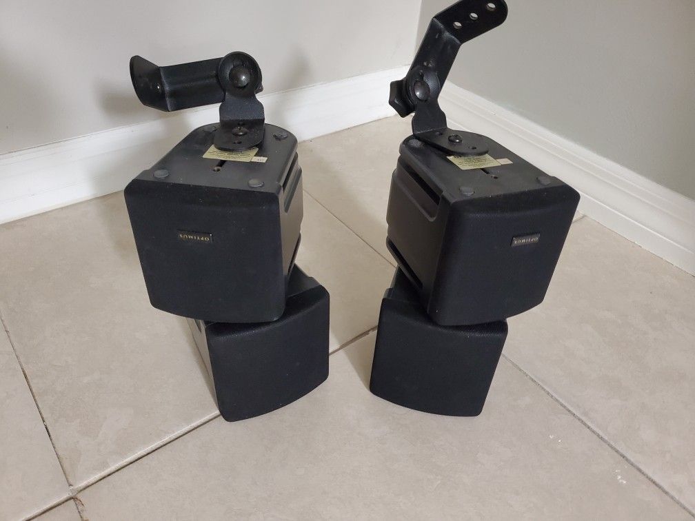 Speakers W/wall Brackets