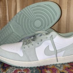 Size 13 - Air Jordan 1 SE Low Seafoam