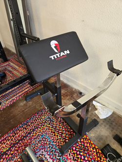 Titan Fitness Preacher Curl station