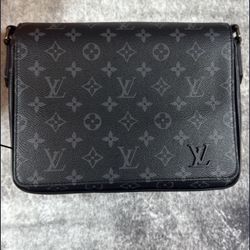 Louis Vuitton Messenger Bag 