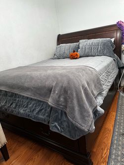 Queen Mattress/bed frame