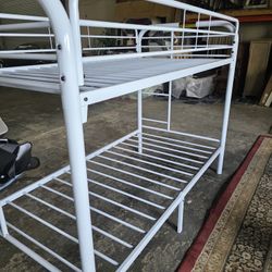 Twin/Twin Metal Bunk Bed 