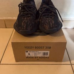 Yeezy MX  Boost 350 V2 Size 6 New