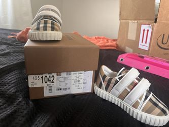 Size 21 Infant 5 Burberry Shoes
