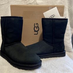 Ugg Classic Short ll Size’s  6 And 9 Women’s Black Authentic 💯 