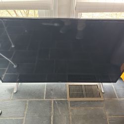 50 Inch TCL FLAT SCREEN SMART Tv.