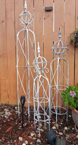 Metal Garden Obelisk Trellis Set of 3
