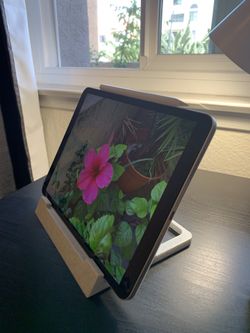 iPad/Tablet Stand