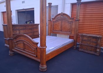 Qun Sz Bd St With Base Good Condition