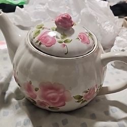 Ceramic teapot