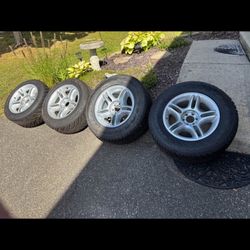 Dodge Dakota Durango RT R/T OEM Wheels rims 17x9 1 17" Factory Silver 6x4.5  Rims are in like new condition. Tires are brand new but old never
